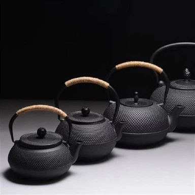 Μαντεμένια μεταλλική τσαγιέρα